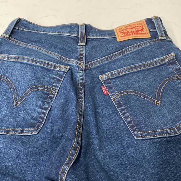 Levi's® highest high rise yet. The Ribcage Jean—with its soaring 12-inch rise,27 - Picture 10 of 10